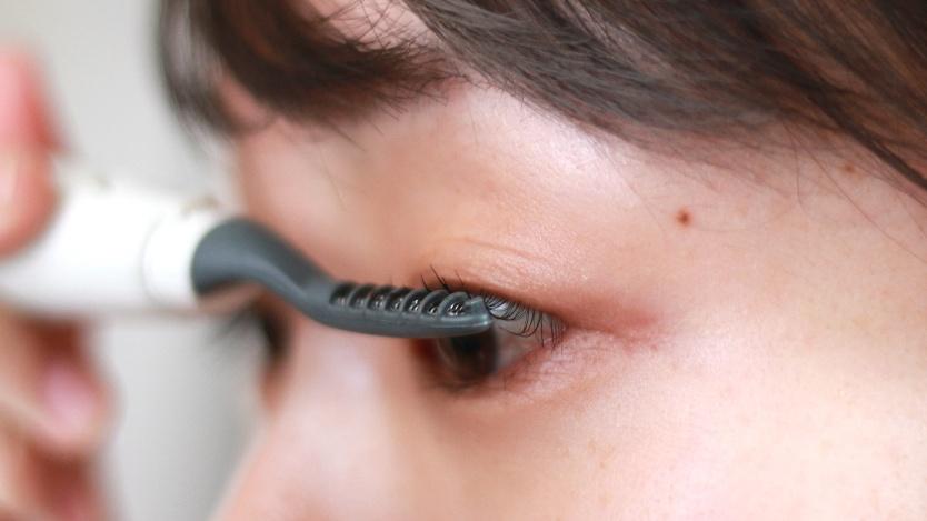 パナソニックのホットビューラー「まつげくるん」に感動。直毛まつげが