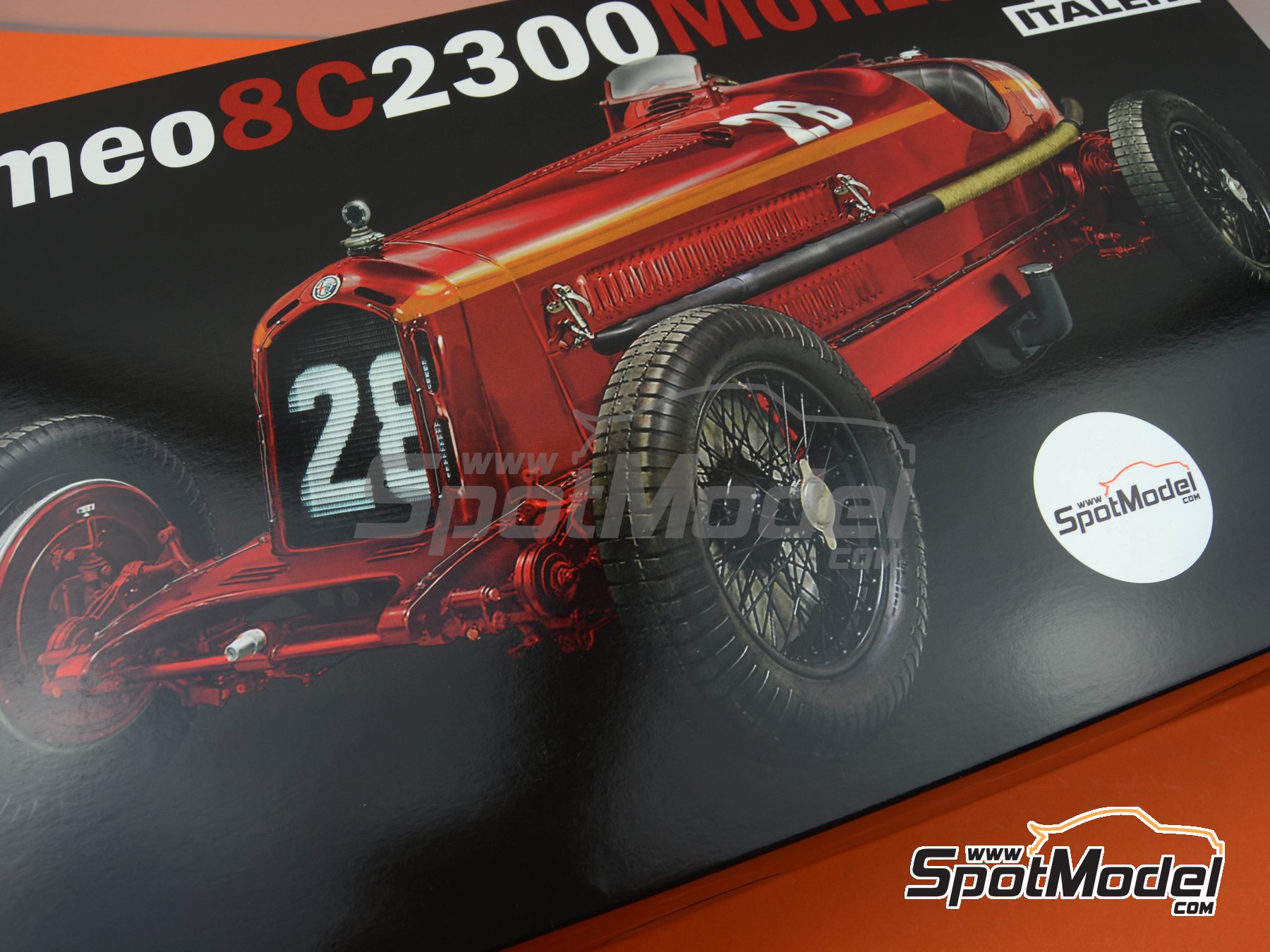 Italeri 4706: Car scale model kit 1/12 scale - Alfa Romeo 8C 2300