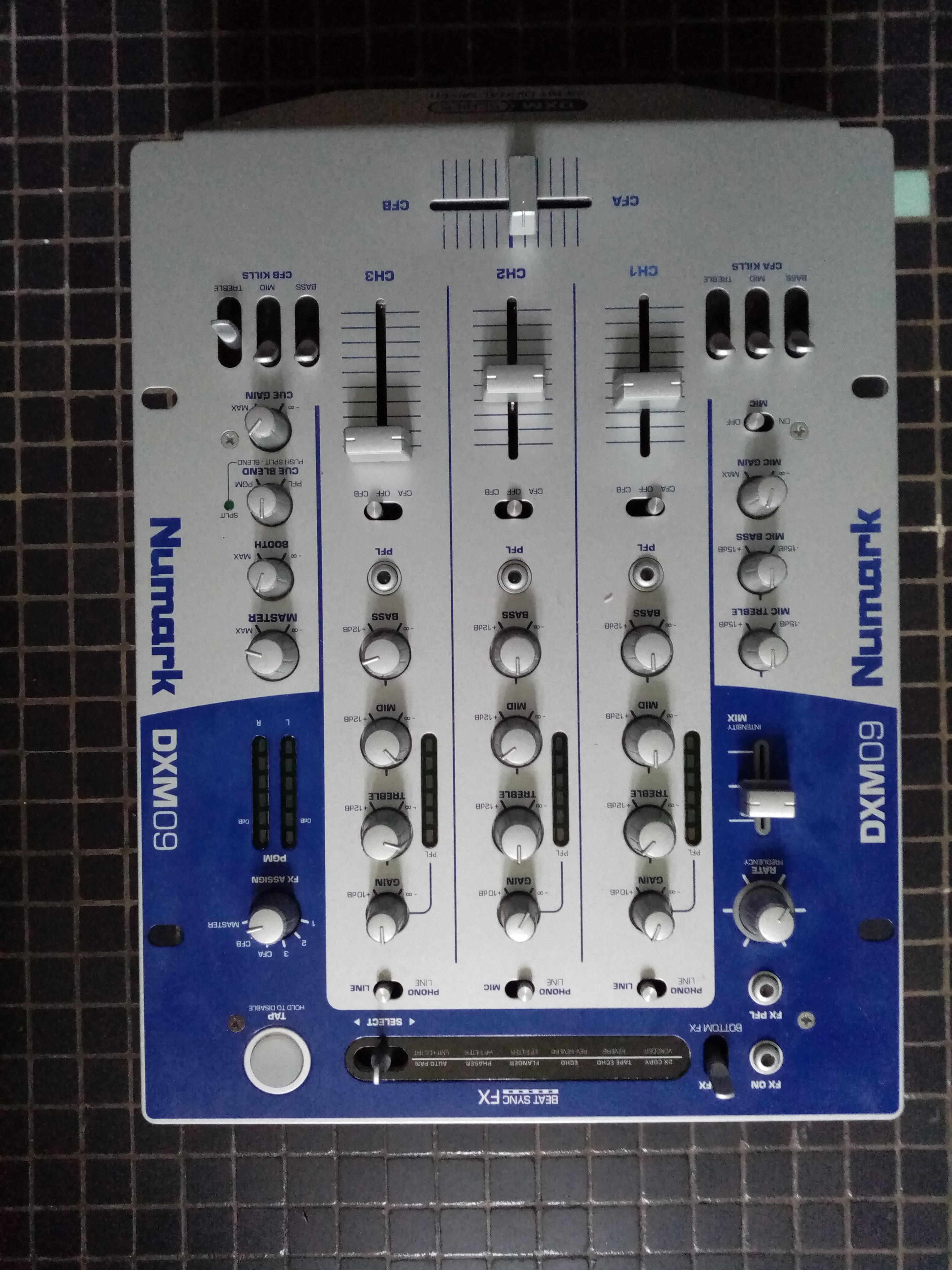 DXM09 - Numark DXM09 - Audiofanzine