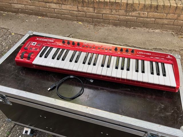 U-Control UMX490 - Behringer U-Control UMX490 - Audiofanzine