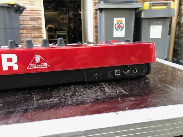 U-Control UMX490 - Behringer U-Control UMX490 - Audiofanzine