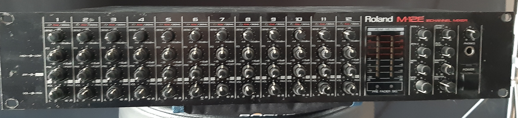 Roland アナログミキサーM-12E M-12E - Roland M-12E - Audiofanzine