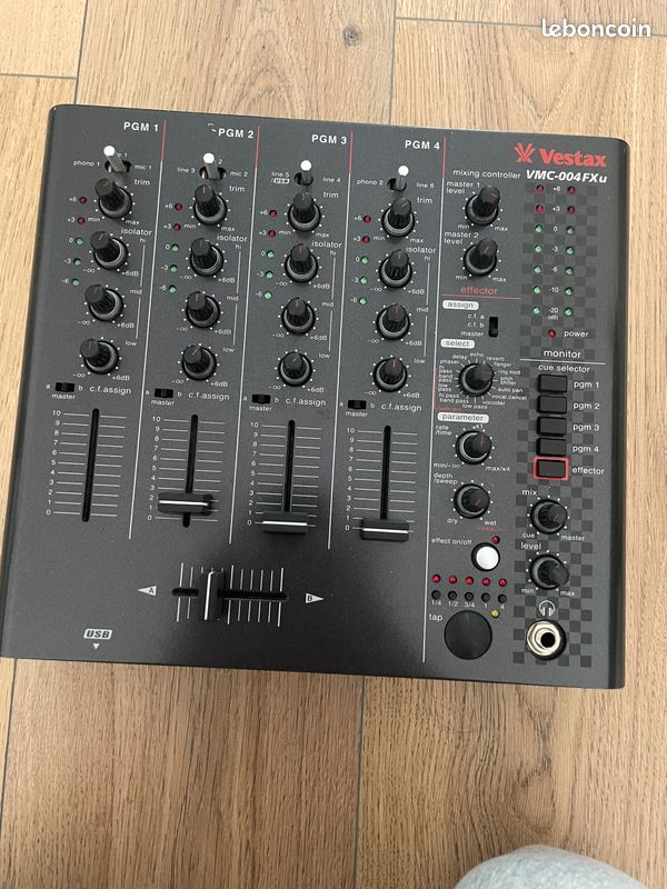 VMC-004FXu Black - Vestax VMC-004FXu Black - Audiofanzine