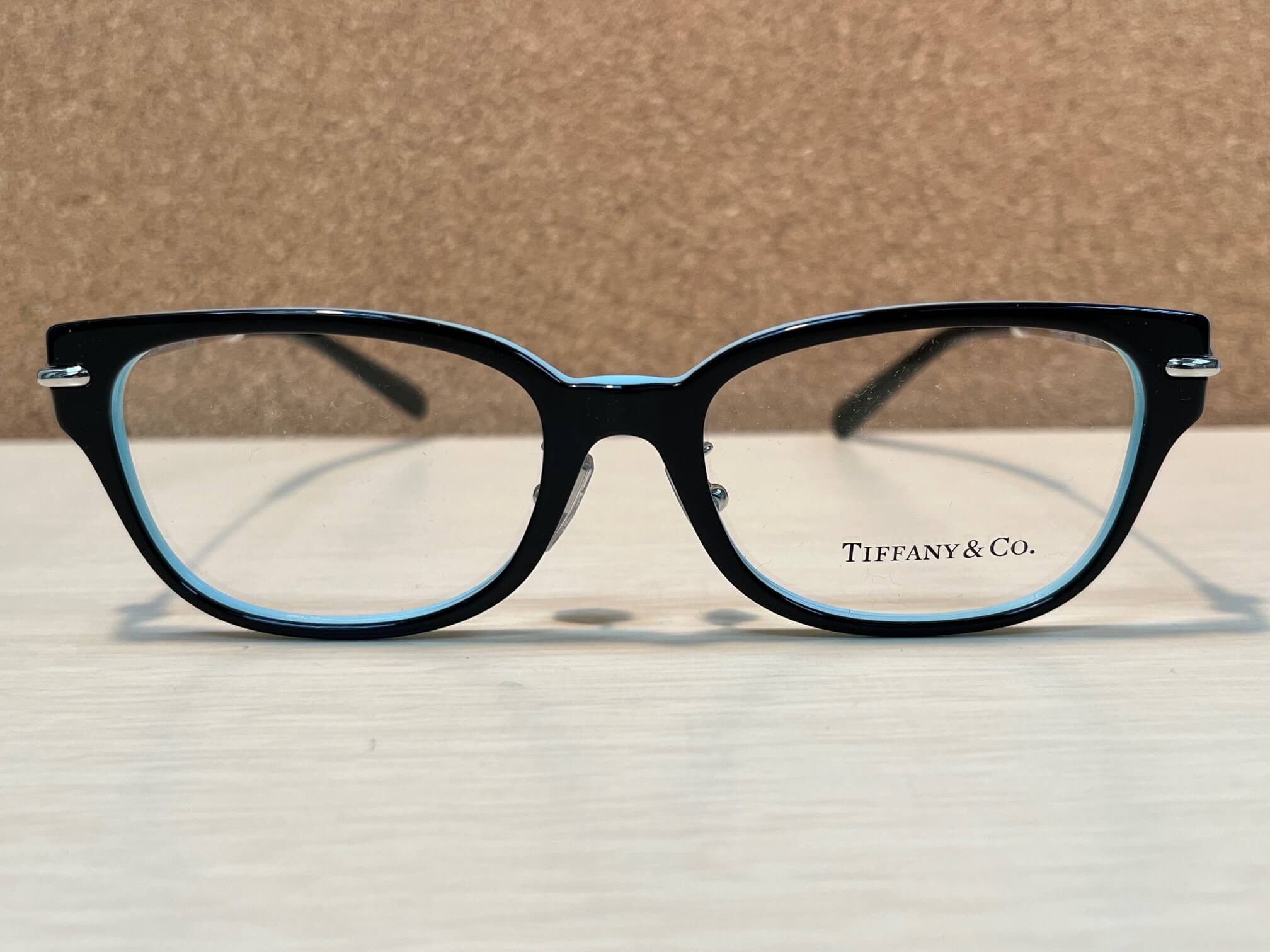 ティファニーのメガネ TF2262F：洗練されたデザインと快適な掛け心地