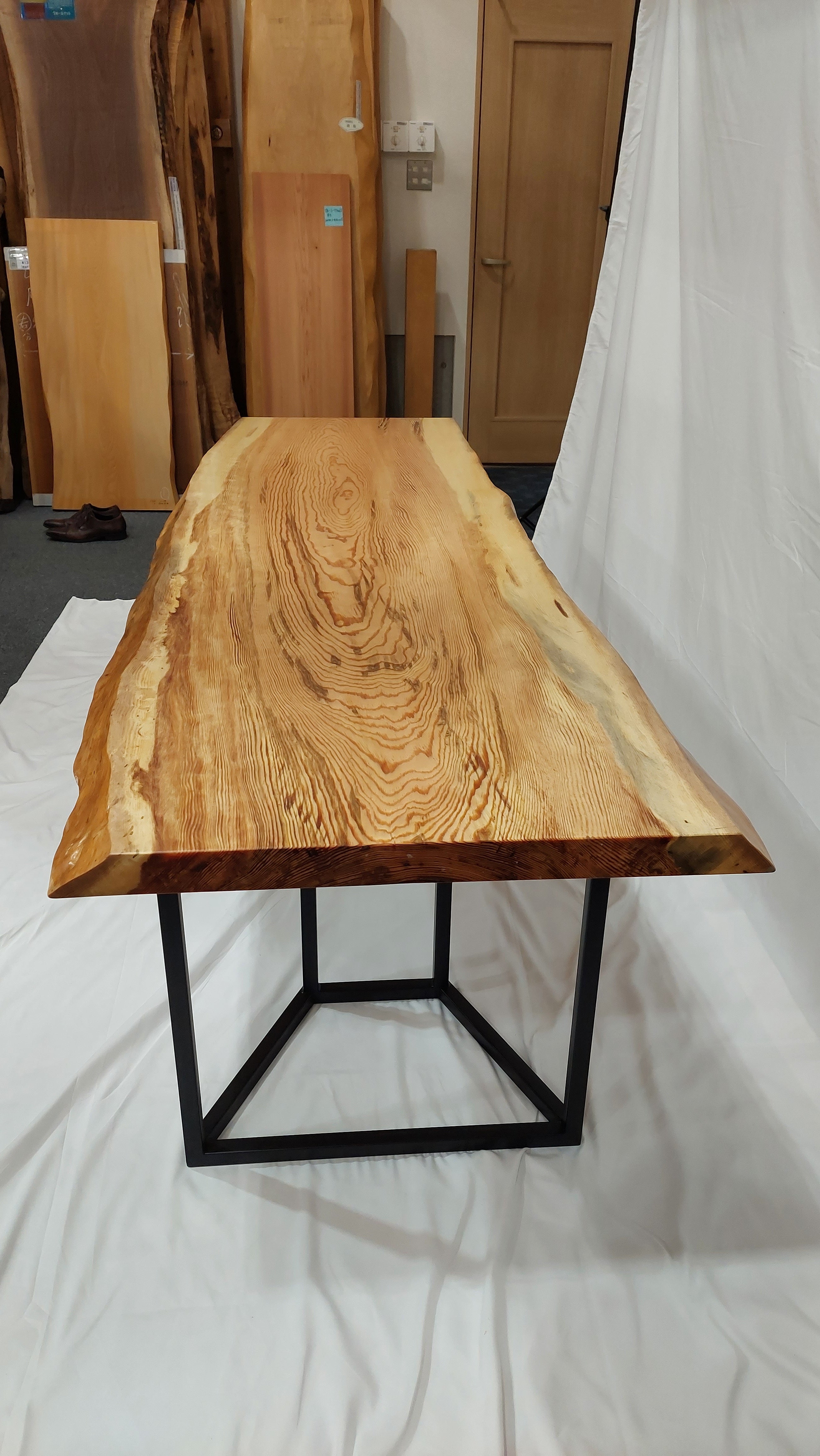 地松（アカマツ）無垢一枚板 テーブル天板 メイボックジャパン – メイ