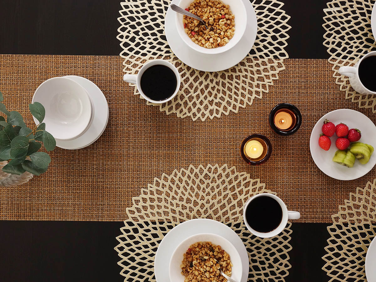 チルウィッチ テーブルランナー 茶色 チーク ざっくりした平織り