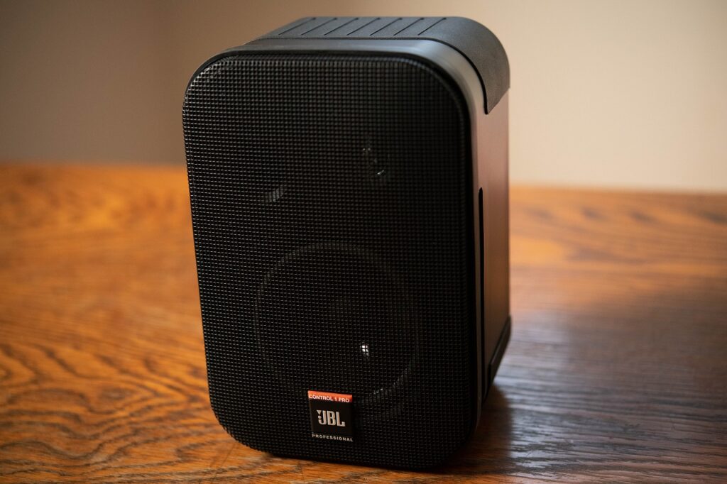 JBL Control 1 PROの重さを量ってみよう | あなたの趣味は何キロですか？