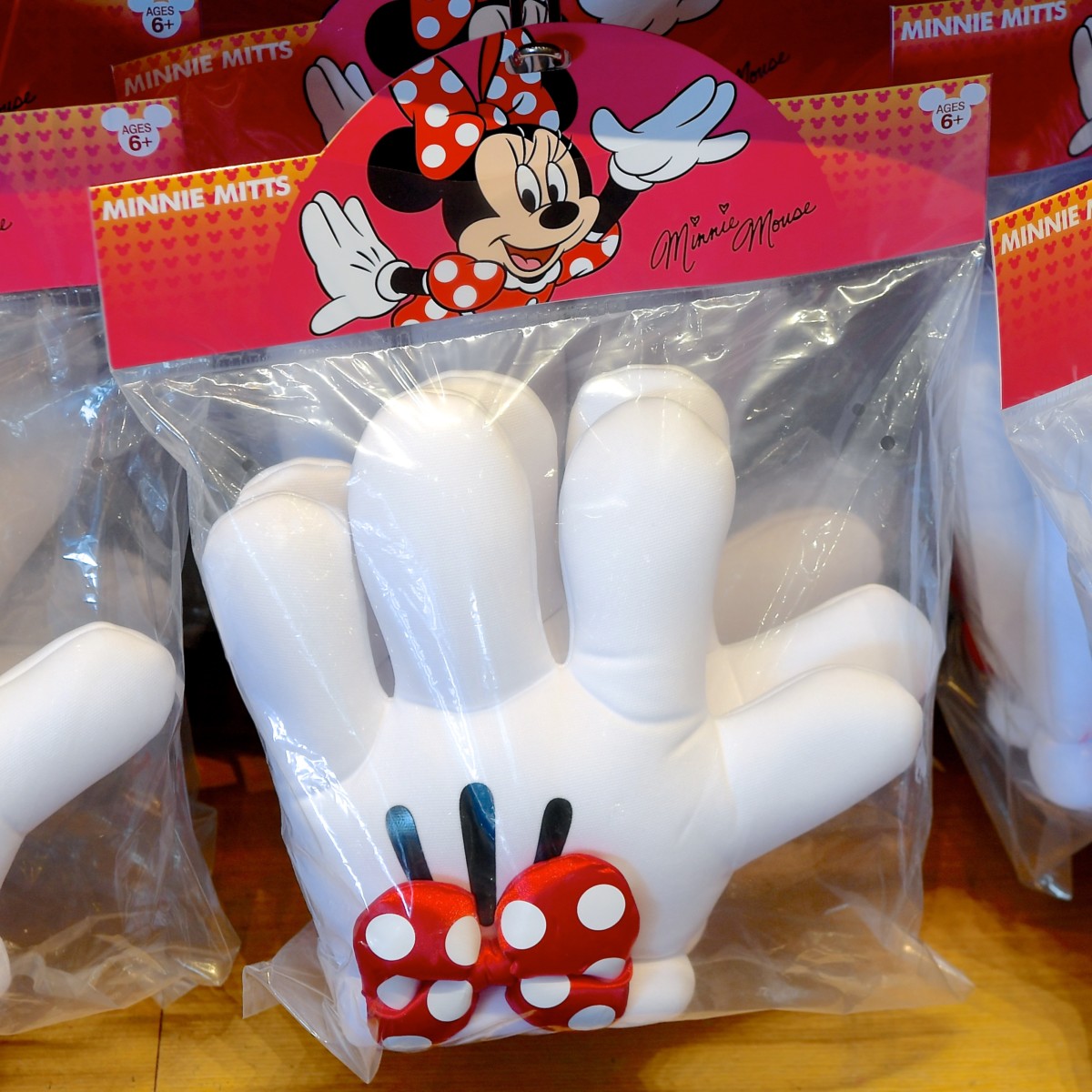 ミニーデザイン登場！東京ディズニーランド キャラクターミット -