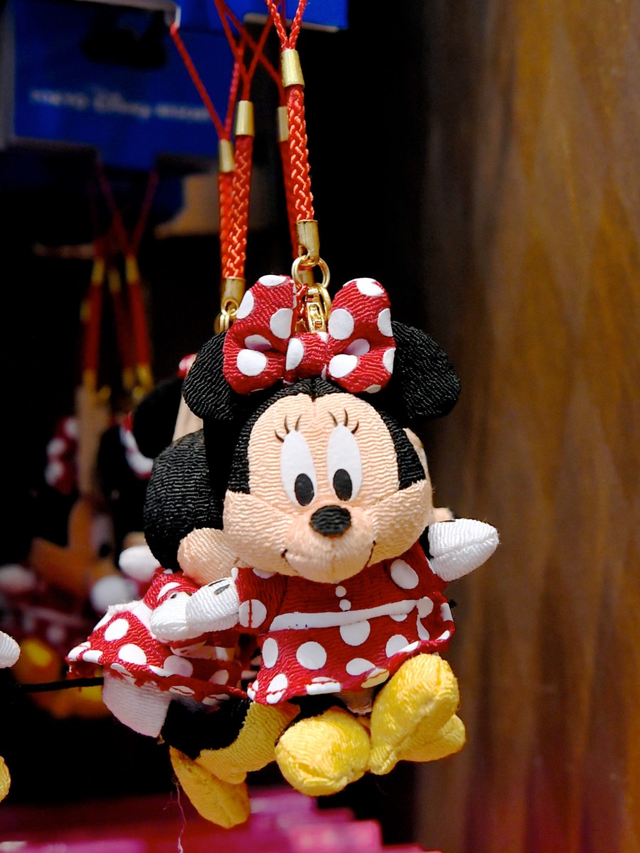 和風な千社札風チャーム付き！東京ディズニーランド「ミッキー