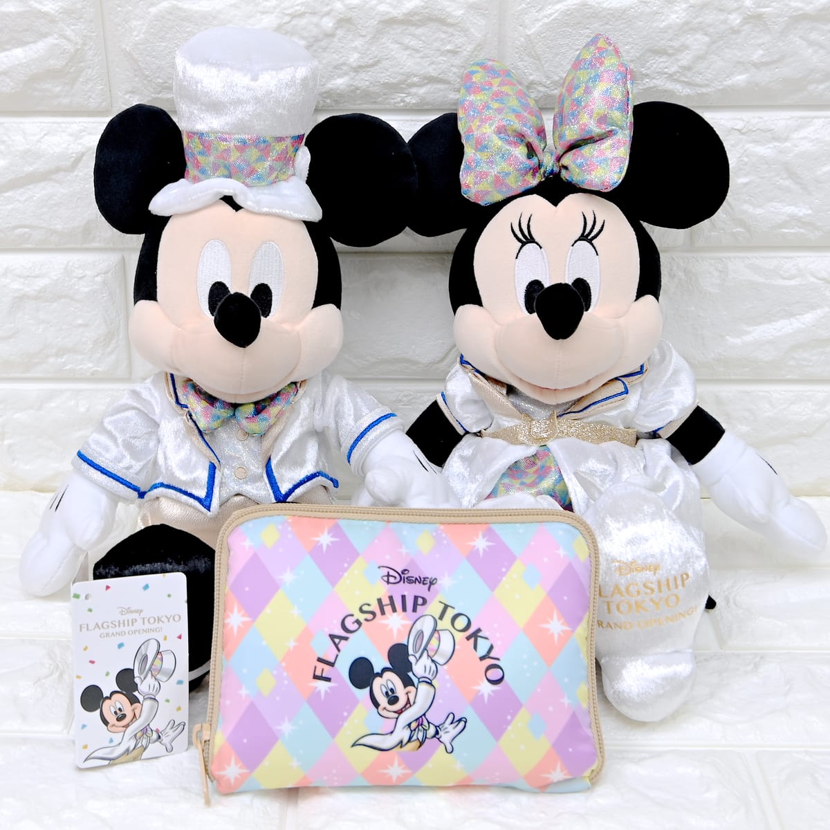 祝祭感あふれる描きおろしアート！ディズニーストア Disney FLAGSHIP