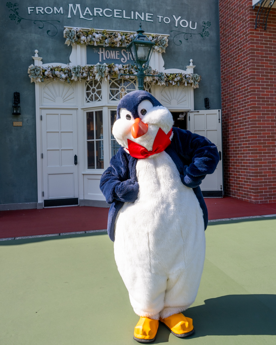 ペンギン・ウェイターに会える！東京ディズニーランド『メリー