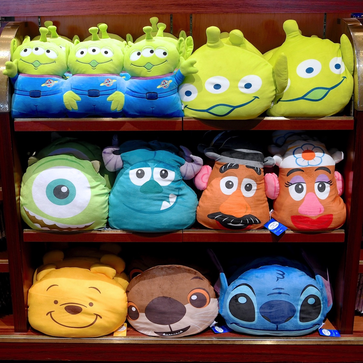 キャラクターシェイプからシンプルデザインも！東京ディズニーランド