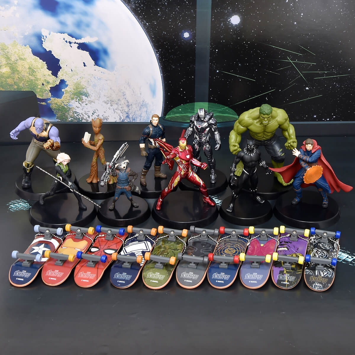 フィギュア&フィンガースケートボード&ポスター！Happyくじ MARVEL