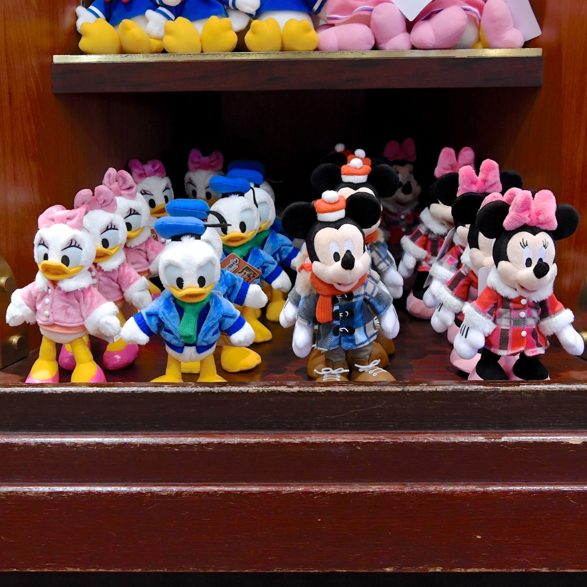 冬コスチュームで登場！東京ディズニーランド「ミッキー＆フレンズ