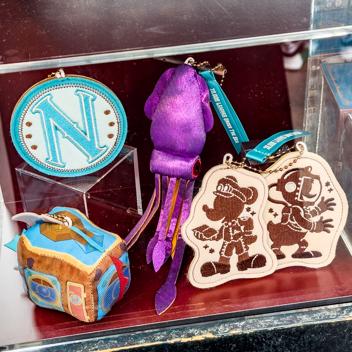 テーマは「海底2万マイル」！東京ディズニーシー開園23周年記念グッズ -