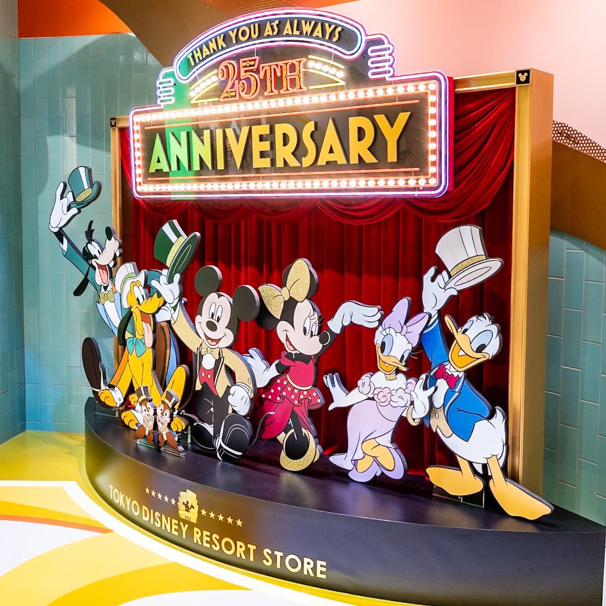 ハリウッドをモチーフにした店舗ならではのデザイン！「ディズニー