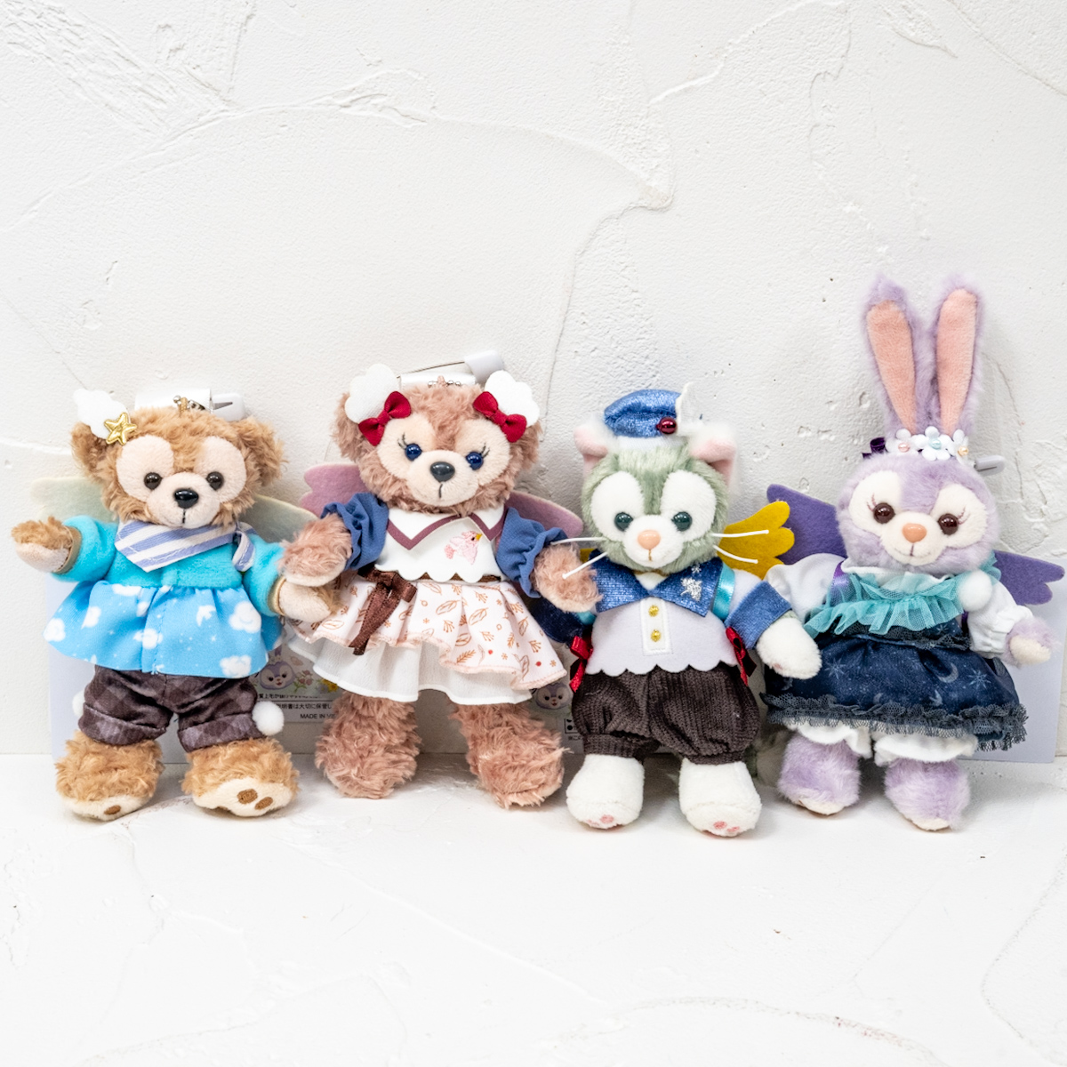 鳥のダンスコスチュームを着た4人！東京ディズニーシー“ダッフィー