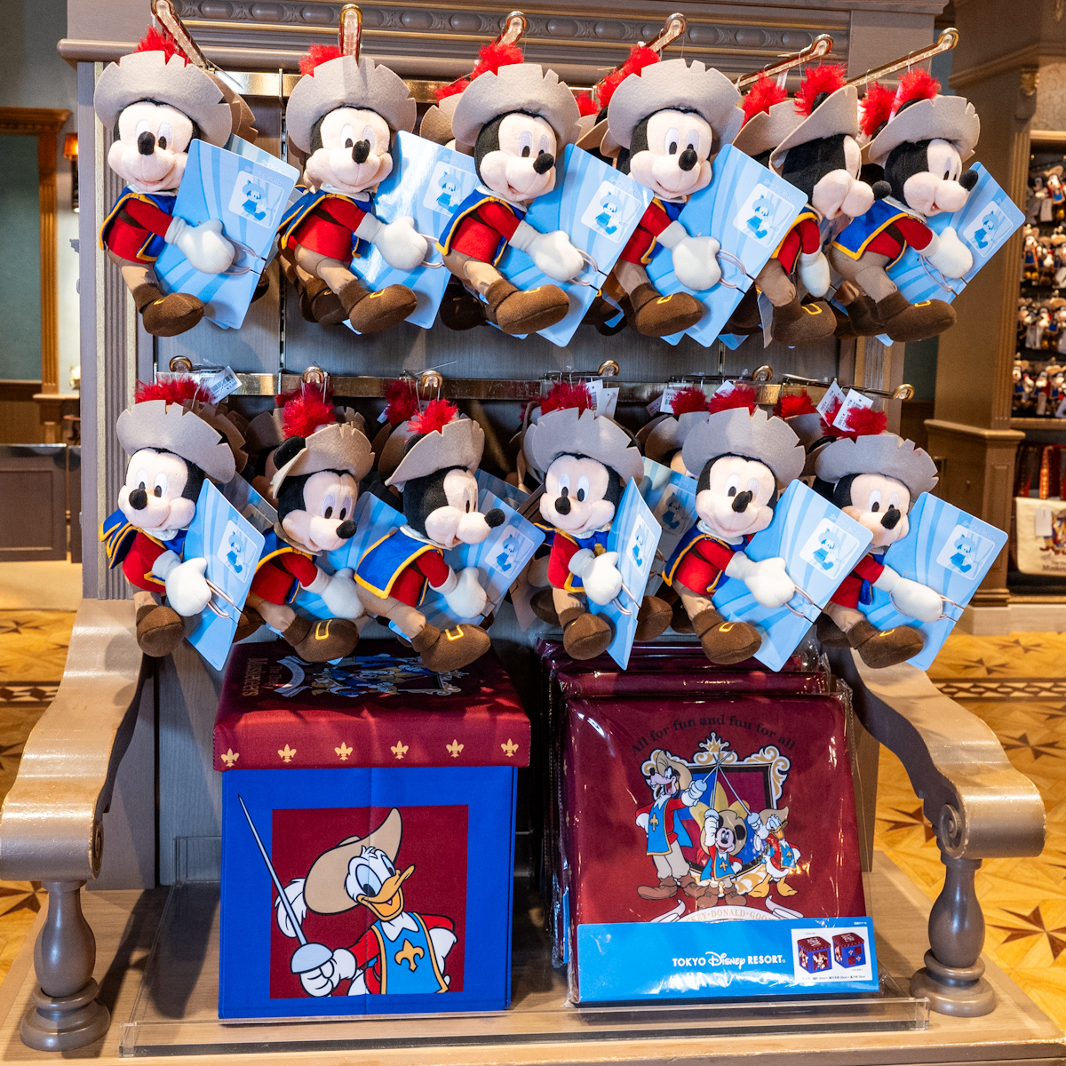 勇ましいぬいぐるみバッジも！東京ディズニーリゾート「ミッキー