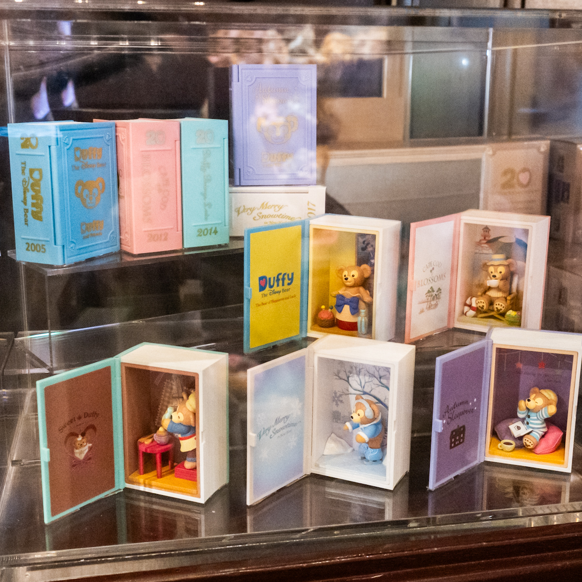 ダッフィーとの思い出が蘇る20年間のアートがつまったグッズ！ 東京