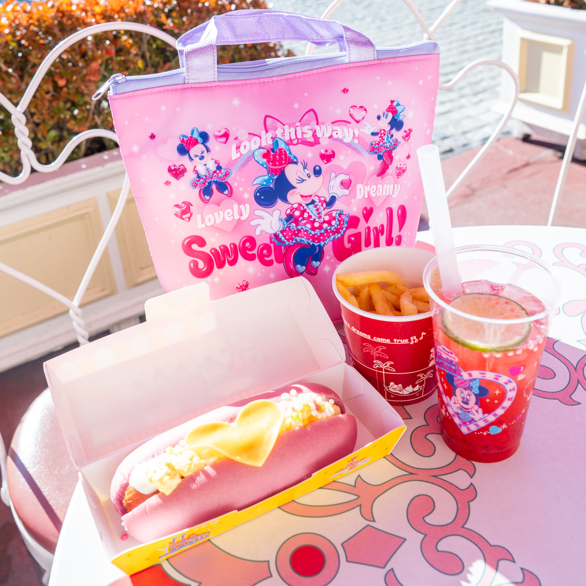 ピンク×パープルのポップでキュートなデザイン！東京ディズニーランド