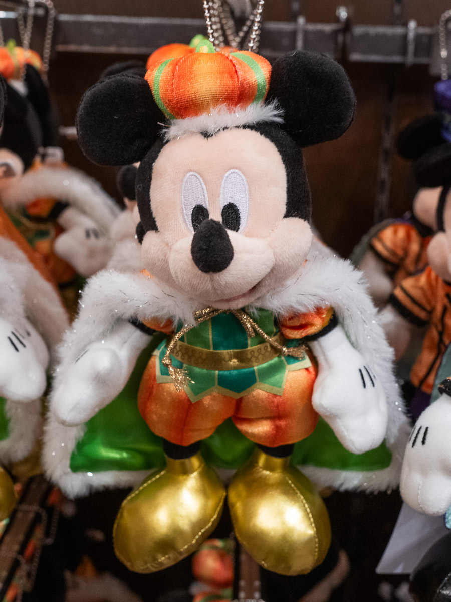 懐かしいハロウィーンコスチュームを着たミッキーをデザイン！東京