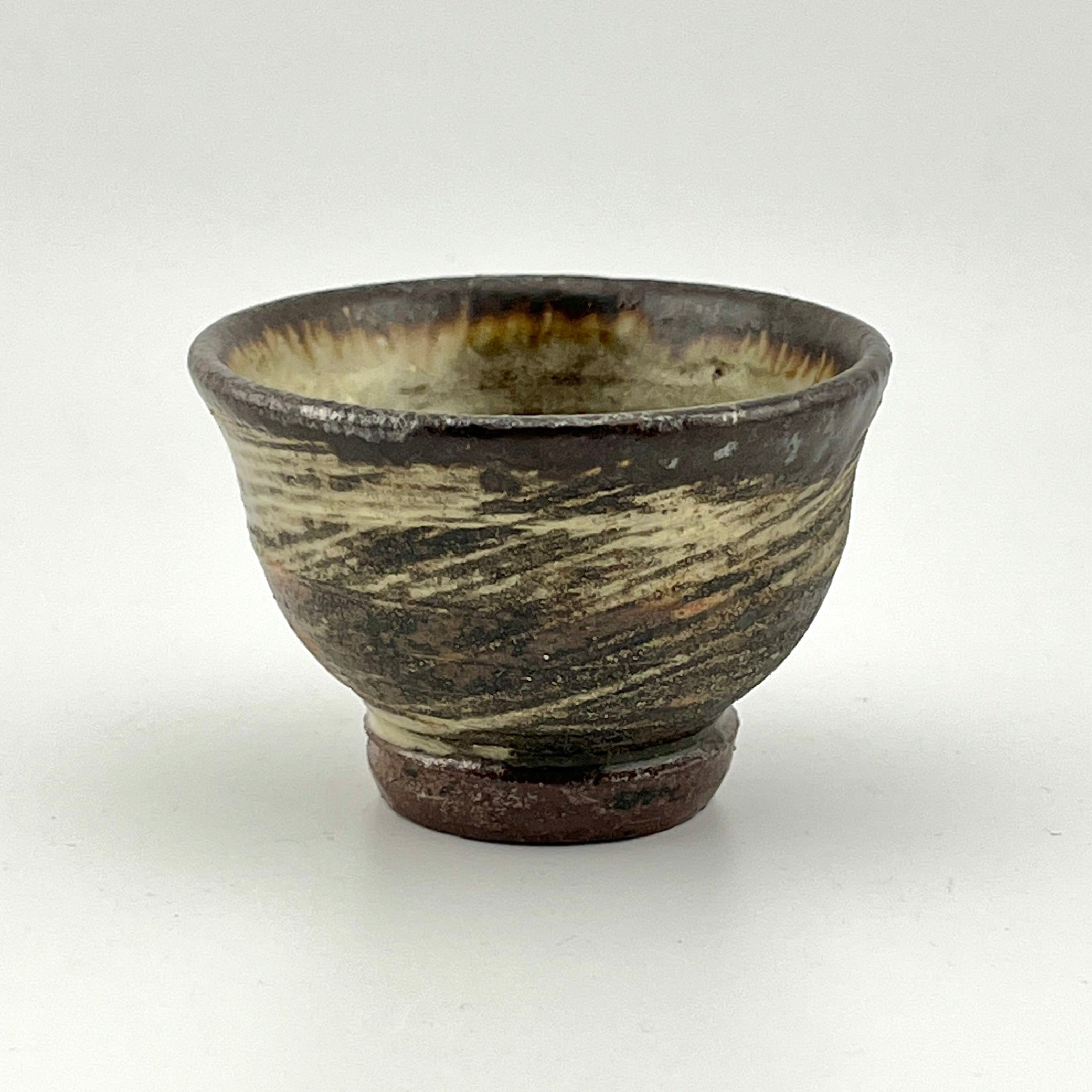 壺屋焼 人間国宝 金城次郎作 魚文ぐい呑 （笑う魚） – 生活民芸 なかむた