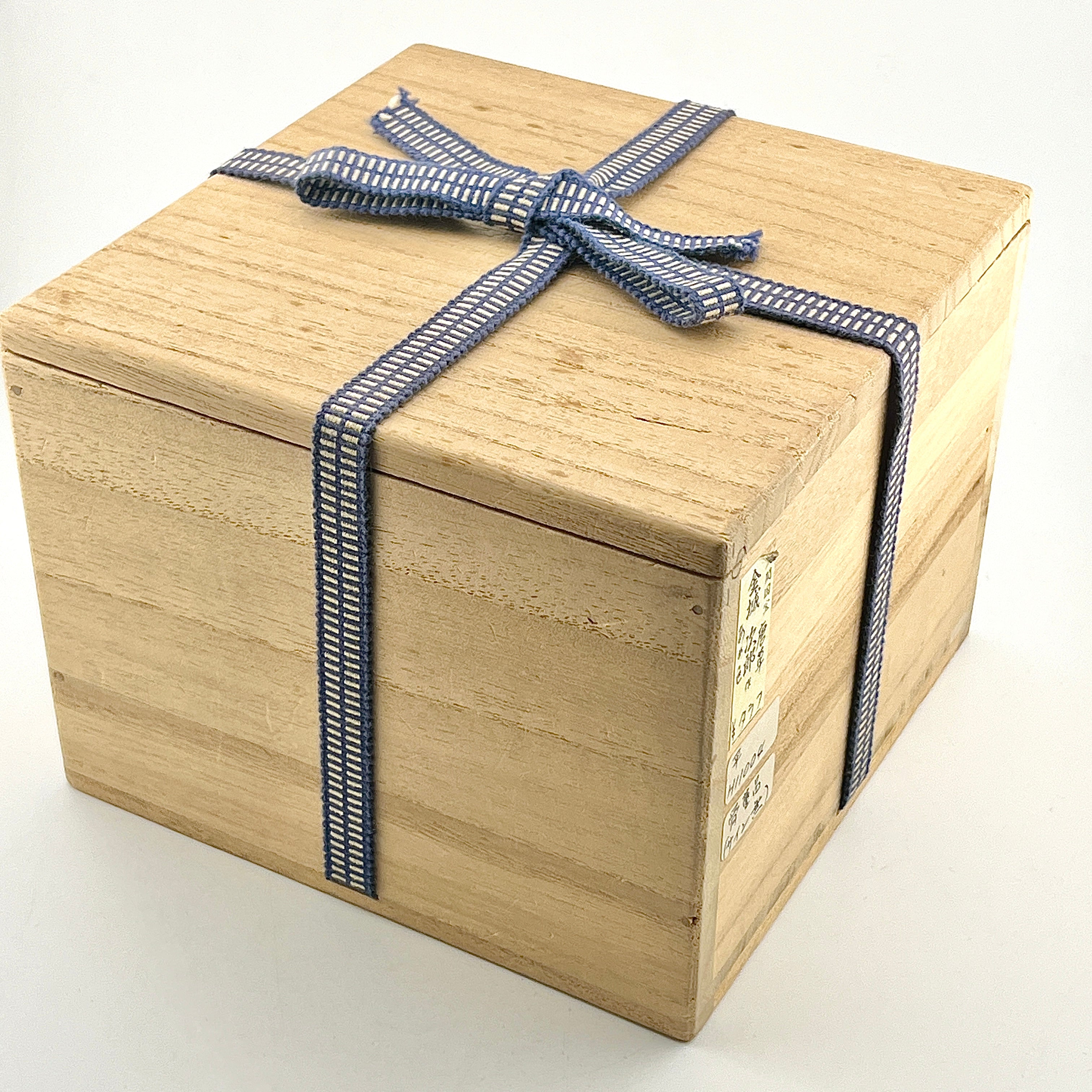 壺屋焼 人間国宝 金城次郎作 飴色唐草蓋物 – 生活民芸 なかむた