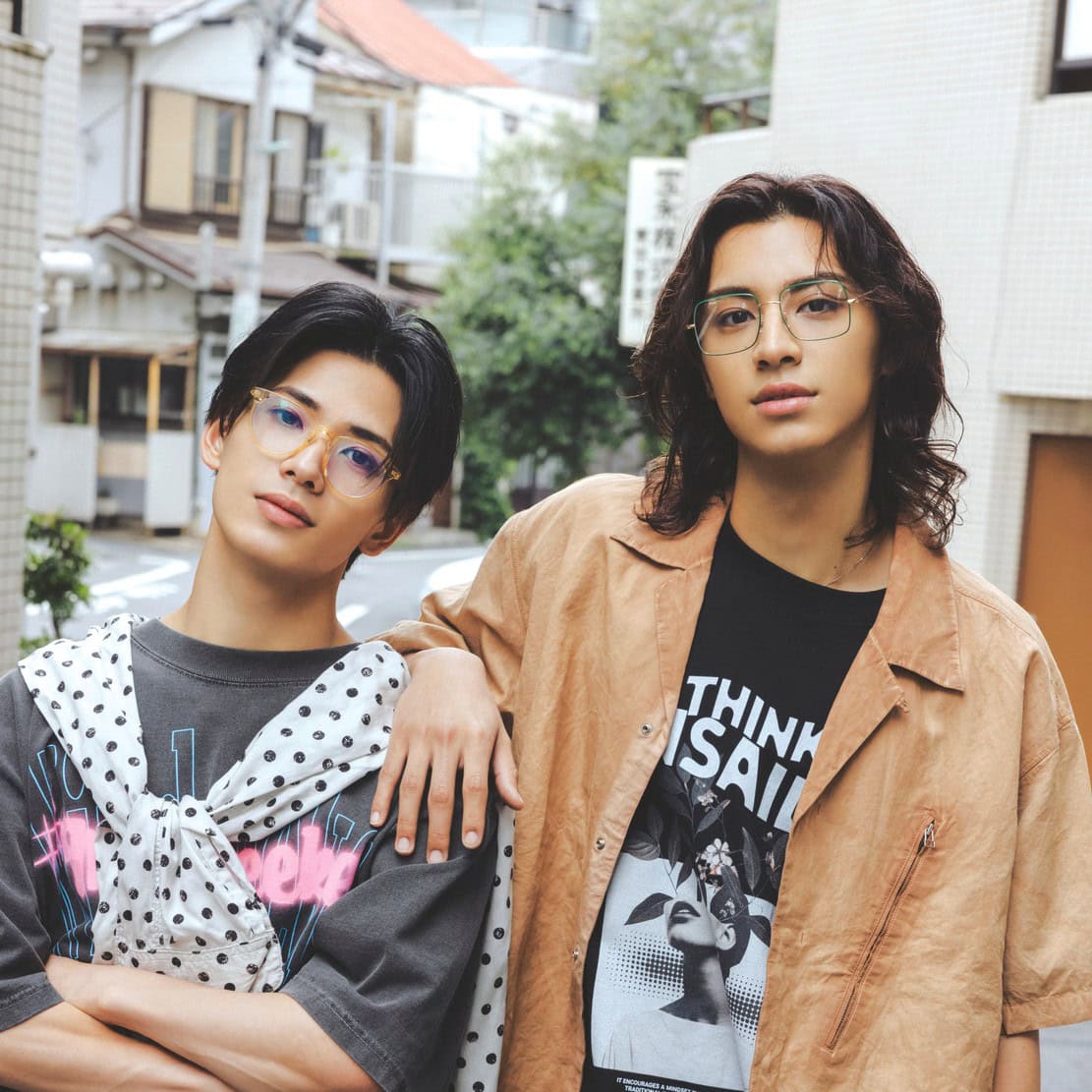 PSYCHICFEVER】小波津志＆WEESAのTシャツ×メガネSNAP【イサココ