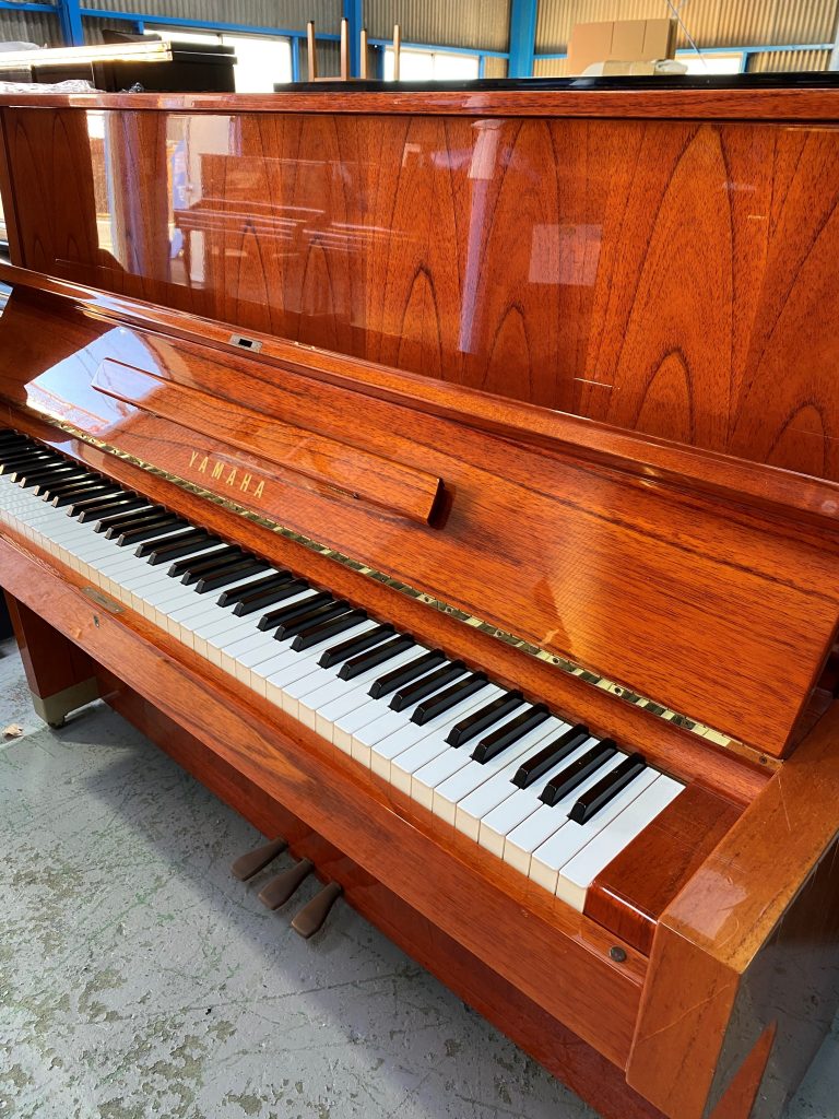 ヤマハ（YAMAHA W104）アップライトピアノ（中古ピアノ） - 中古ピアノ