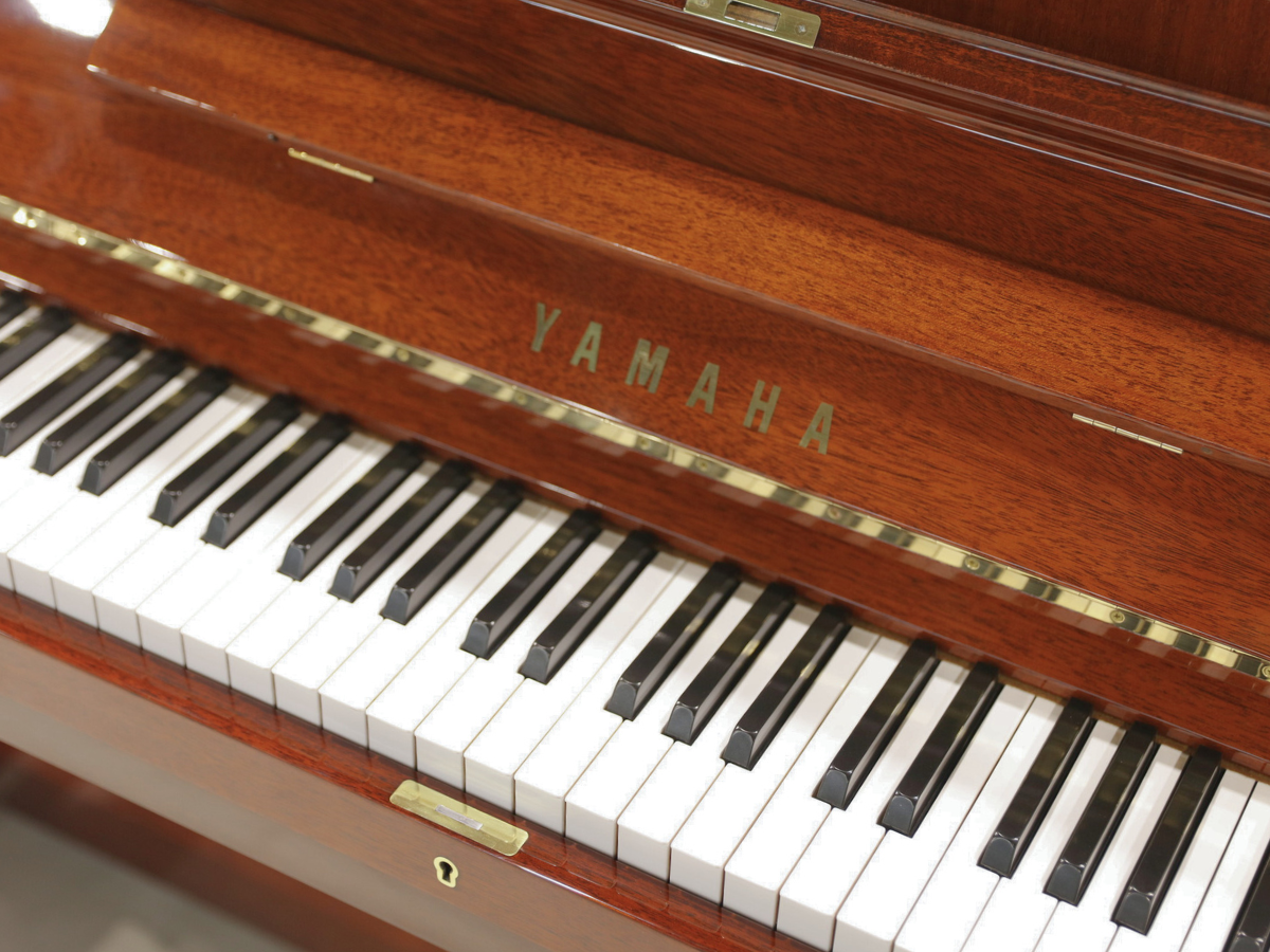 中古ピアノ YAMAHA（ヤマハ）W106 ヤマハ木目ピアノの定番モデル
