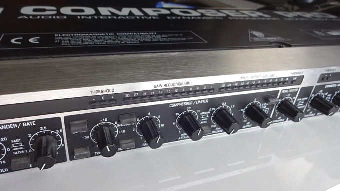 BEHRINGER(ベリンガー)のコンプMDX2200の改造方法を紹介 | Mitchie Mの