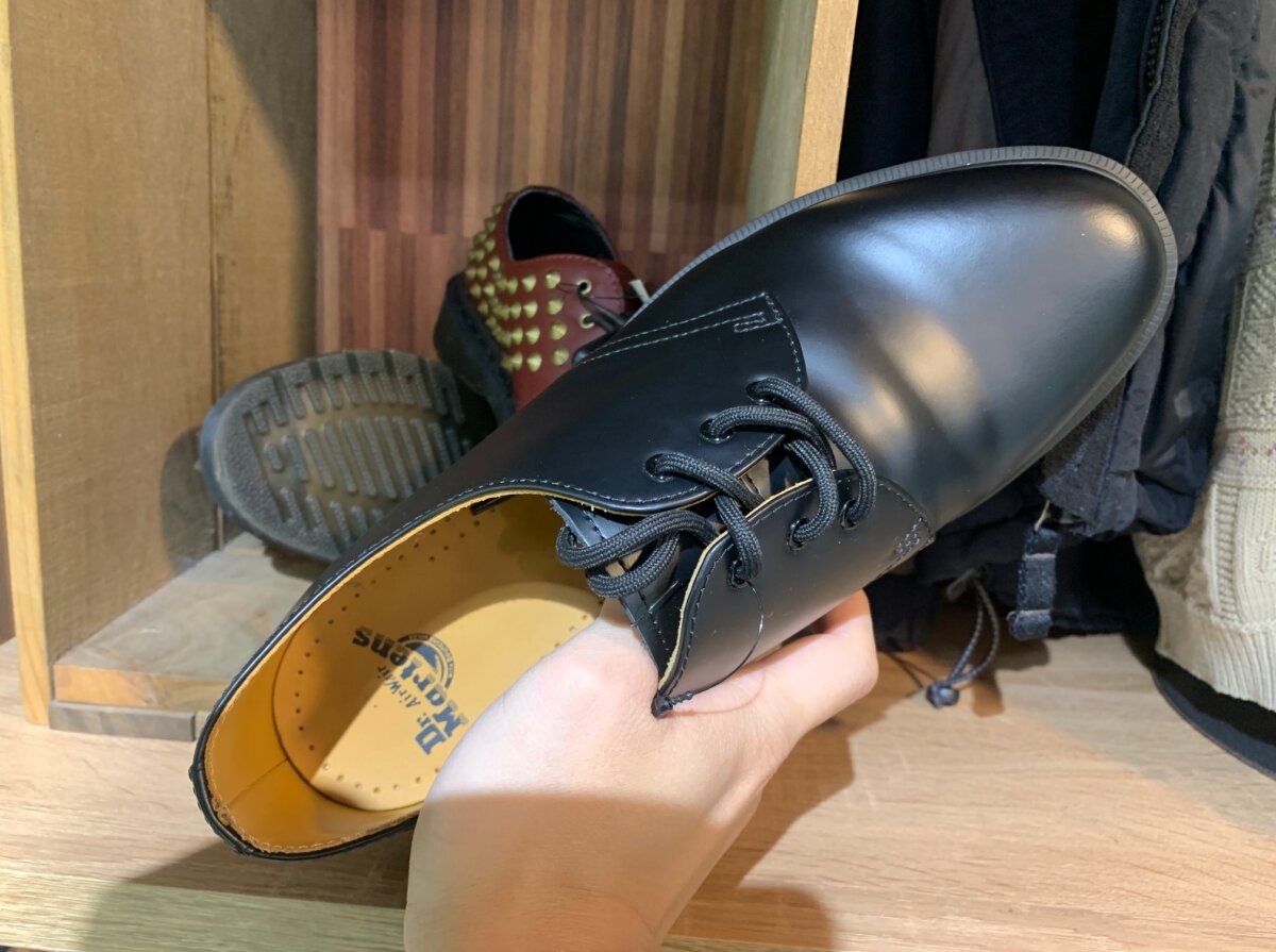 はじめてのドクターマーチン ギブソン3ホールのサイズ感は？試着して