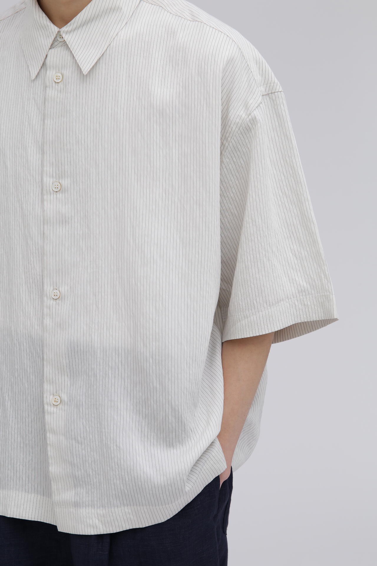 別注］STUDIO NICHOLSON / CRINKLE FINE STRIPE SHORT SLEEVE BOXY