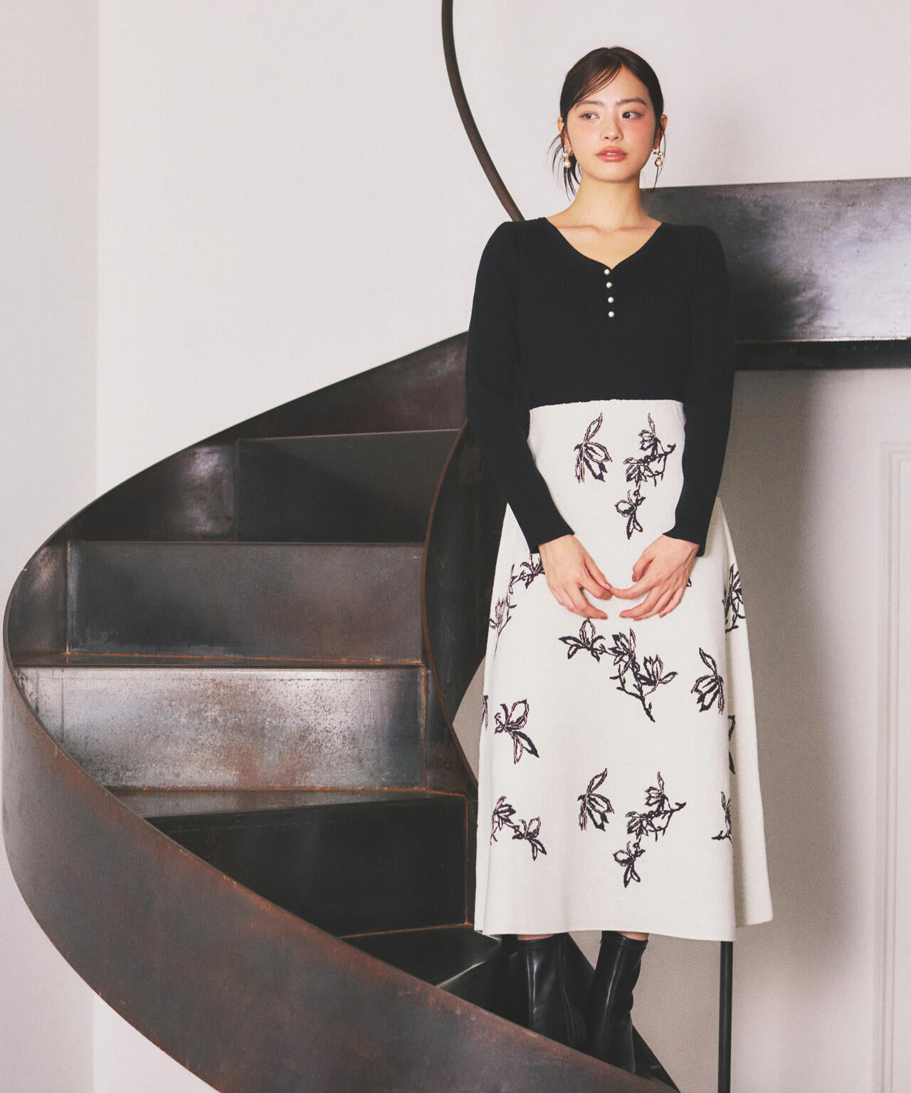 花柄ジャガードニットワンピース【ブルー×エクリュ：WEB・一部店舗限定