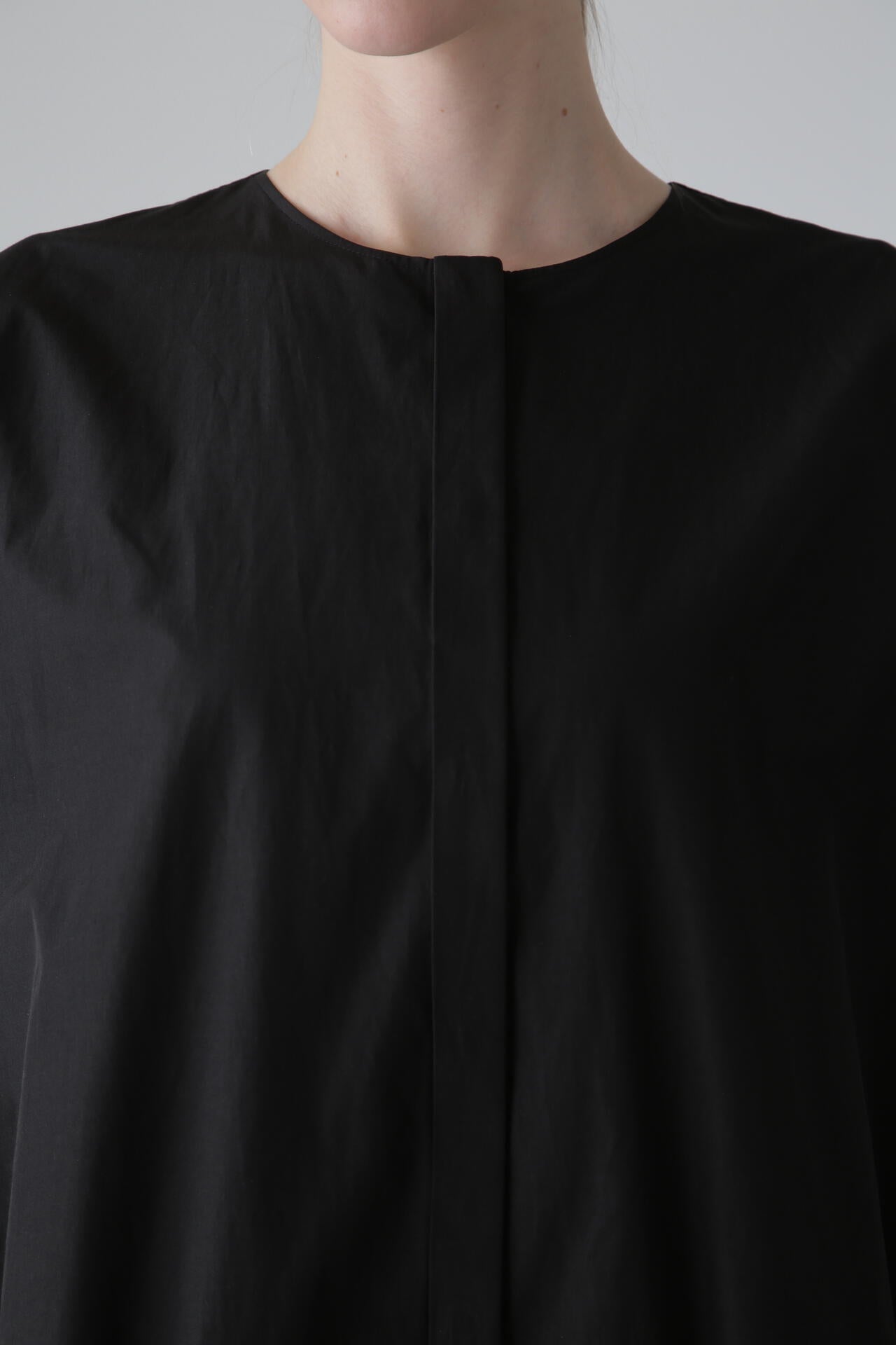 クリスピークロスブラウス | ADORE（アドーア） ｜【公式】通販mix