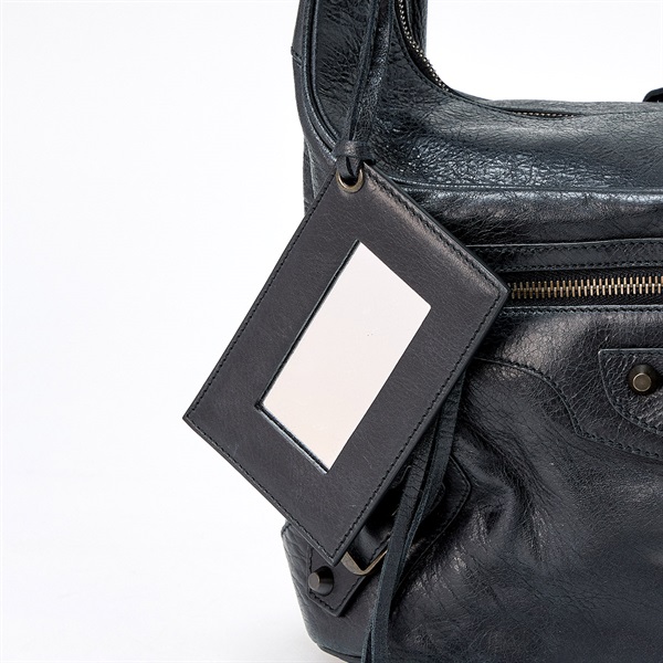 BALENCIAGA ザ デイ ショルダーバッグ ブラック マットゴールド レザー