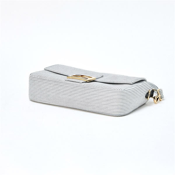 FENDI マンマバゲット ショルダーバッグ ストライプ ホワイト ライト