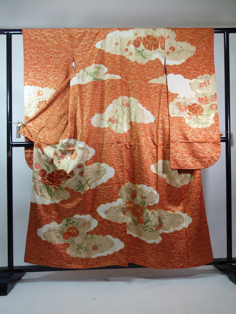 豪華 振袖 雲取り花文様 金駒刺繍 金彩 正絹 – MIYABI - REUSE KIMONO