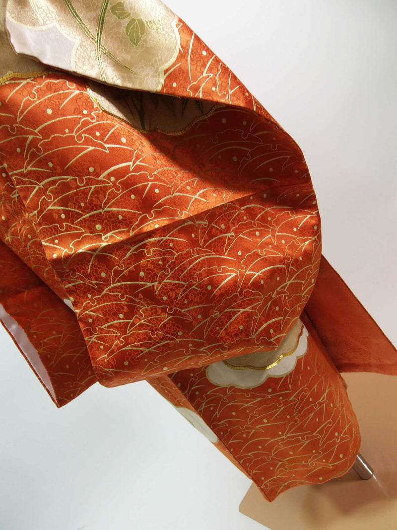 豪華 振袖 雲取り花文様 金駒刺繍 金彩 正絹 – MIYABI - REUSE KIMONO