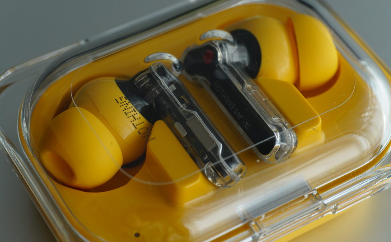 オレンジイエローがまぶしい Nothing Ear (a) をレビュー | monodas.com