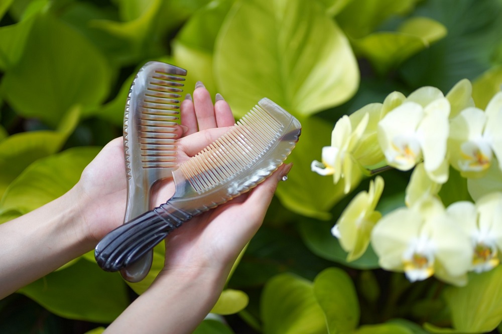 一生ものの天然牛の櫛】「ステファニーコーム」の魅力を紹介！【天然角】