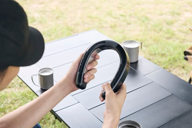 夏でも涼しいネッククーラー」1台3役こなす『PowerArQ Wearable Neck