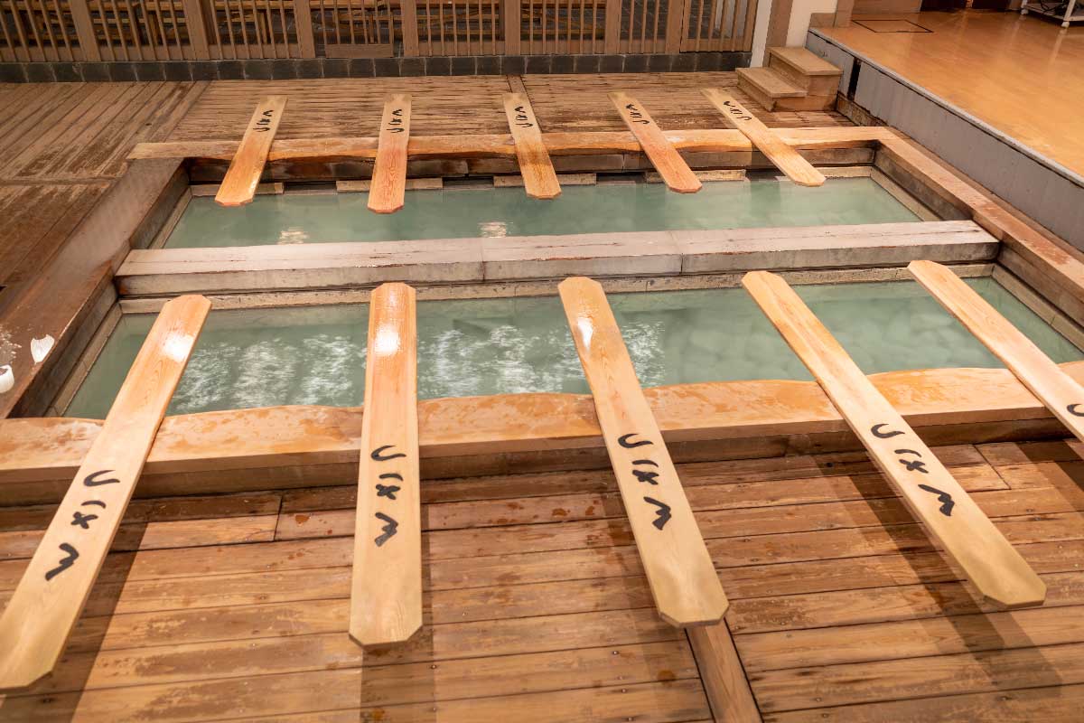 熱乃湯」の草津温泉名物「湯もみと踊り」ショーで伝統を肌で感じよう