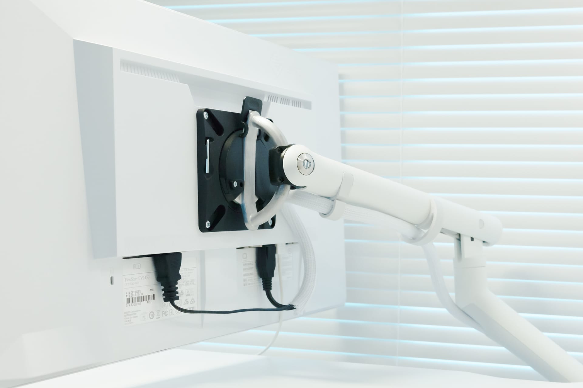 ハーマンミラー Flo Monitor Arm レビュー／世界で最も美しい