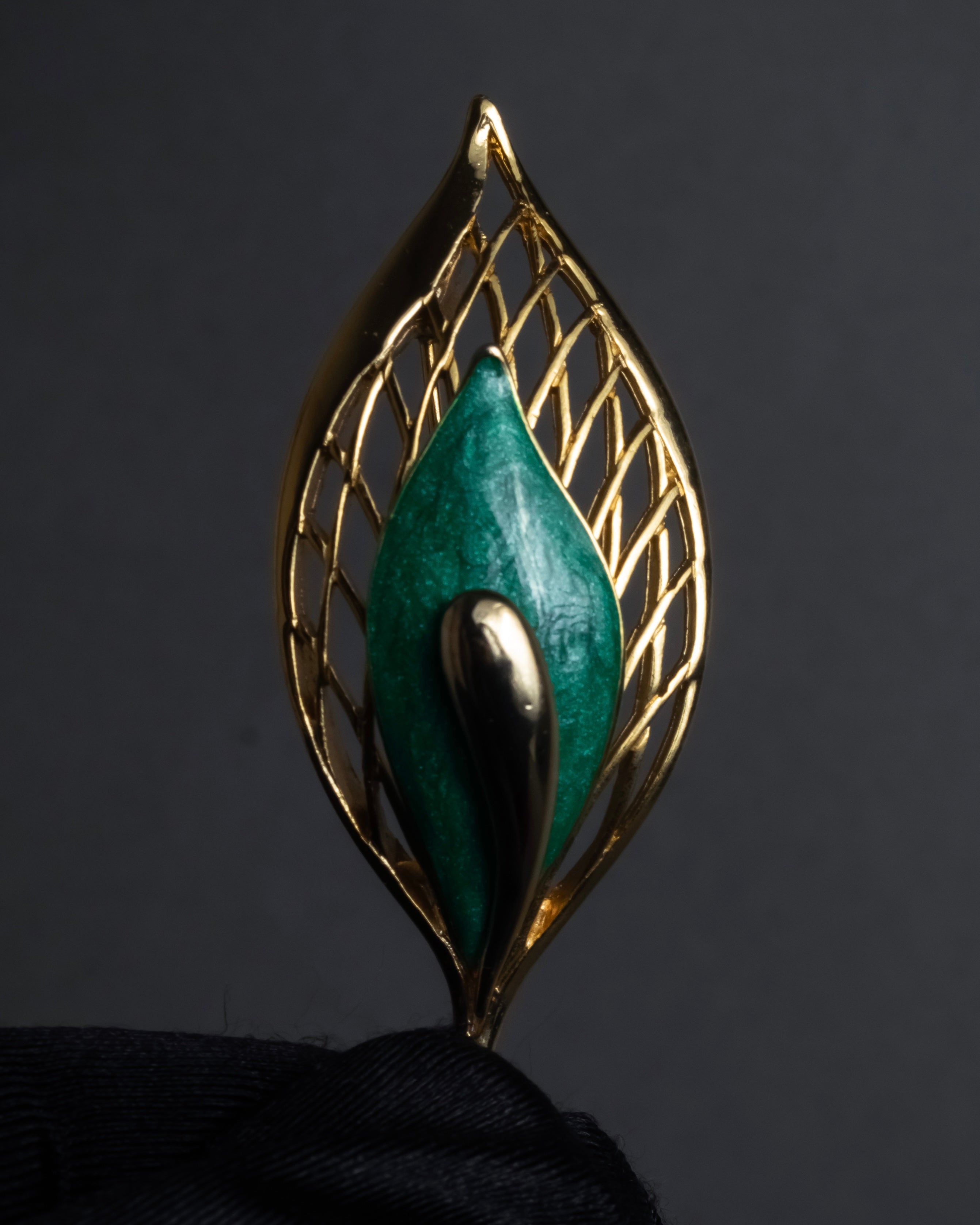 BALENCIAGA (バレンシアガ) - フラワー リーフ モチーフ ブローチ