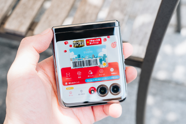 motorola razr 40 ultraレビュー！ 大画面アウトディスプレイで新たな