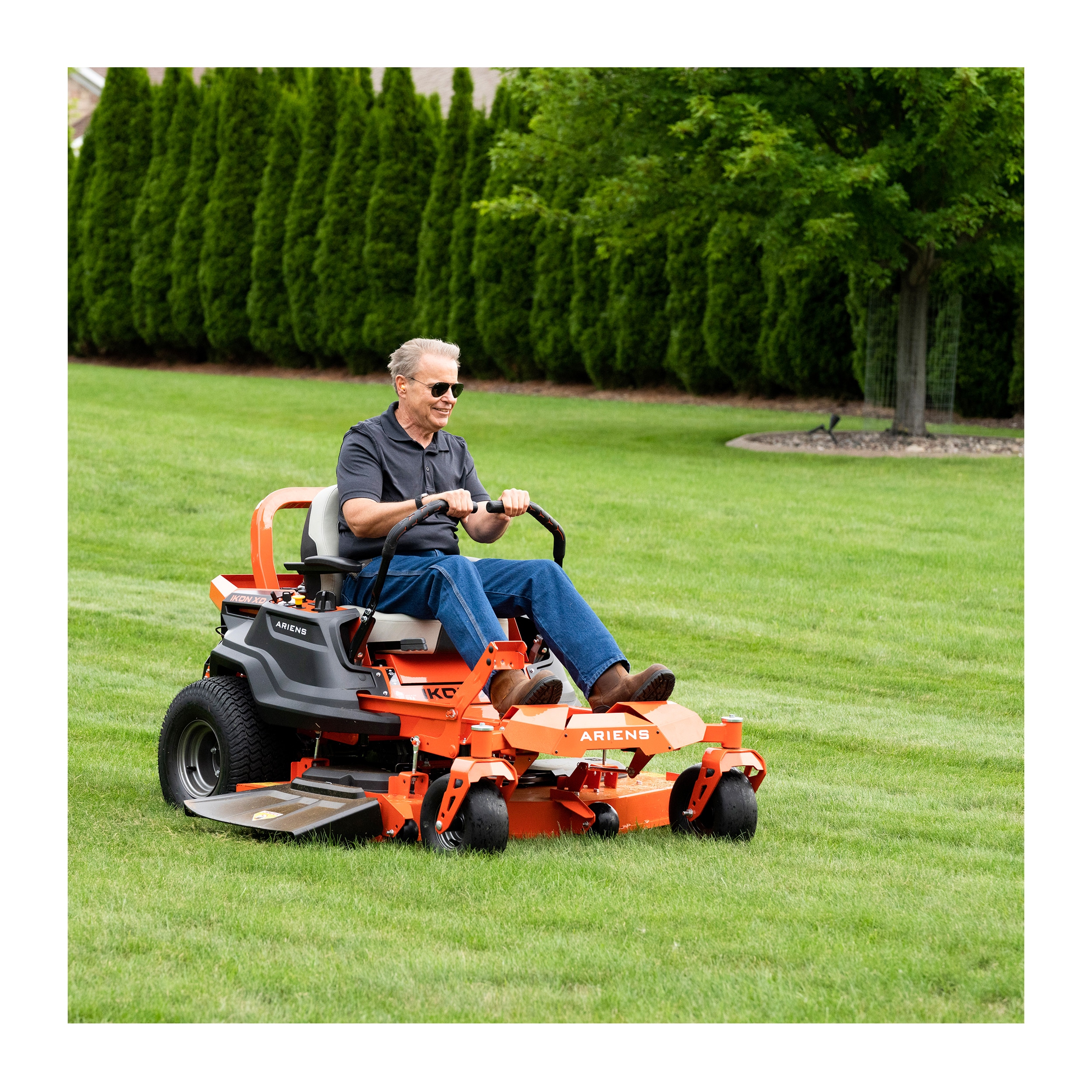 Ariens Ikon 42-in 22-HP V-twin Gas Zero-turn Riding Lawn Mower at