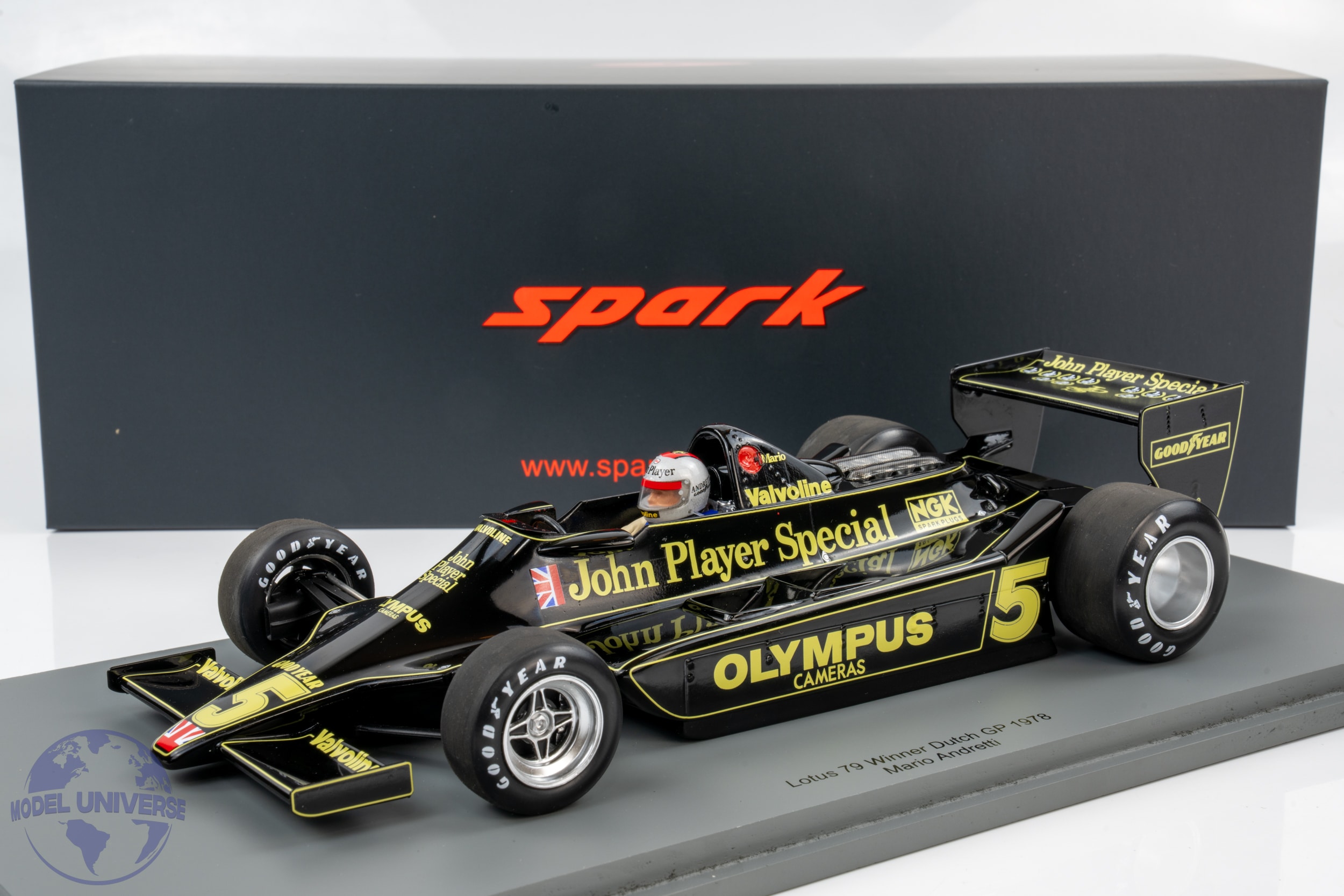 Spark 18S444 - 1:18 Lotus 79 JPS No.5 Mario Andretti Winner Dutch