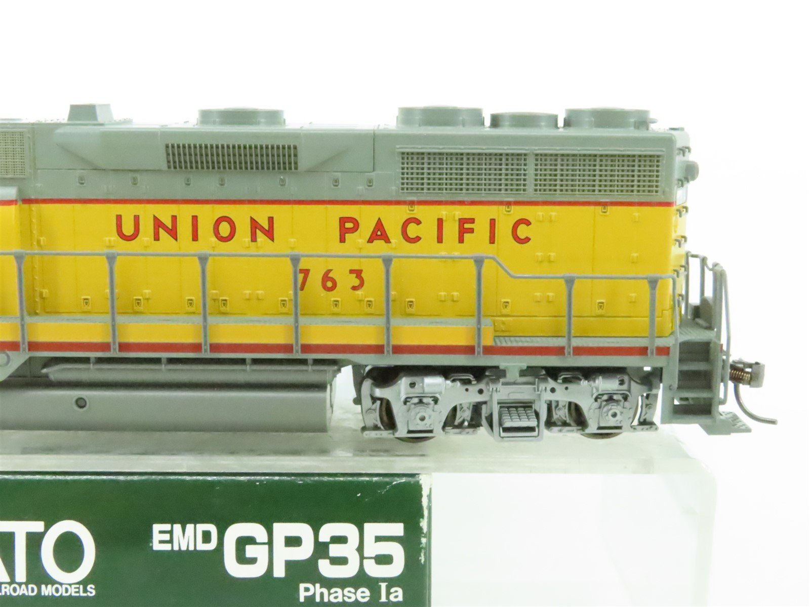 HO Scale KATO 37-02E UP Union Pacific EMD GP35 Ph. 1a Diesel