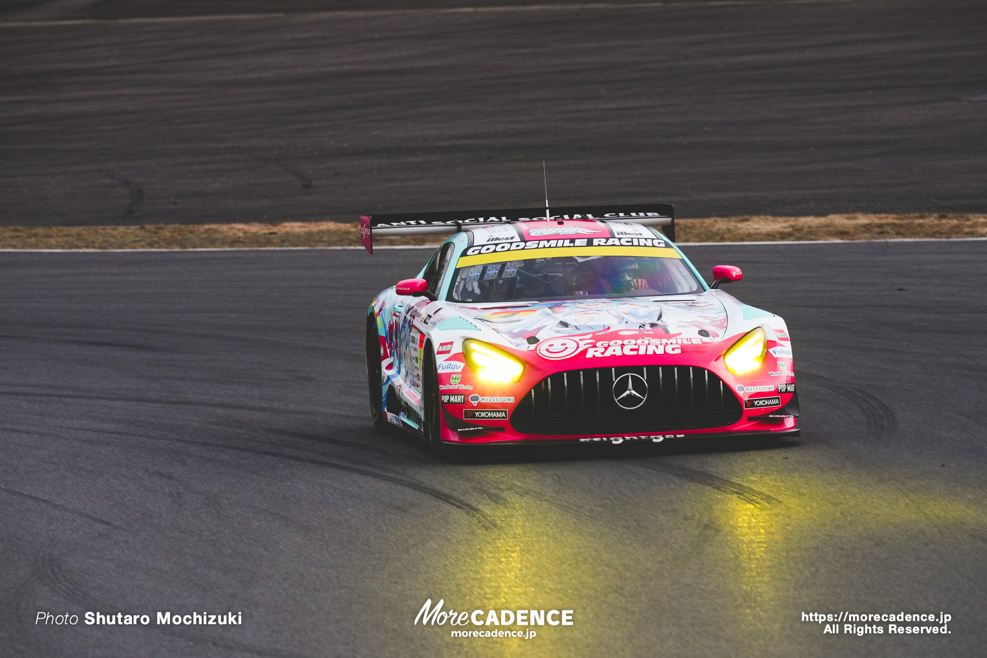 修行」佐藤水菜×片山右京 SUPER GTレーシングカー企画 全編公開 | More